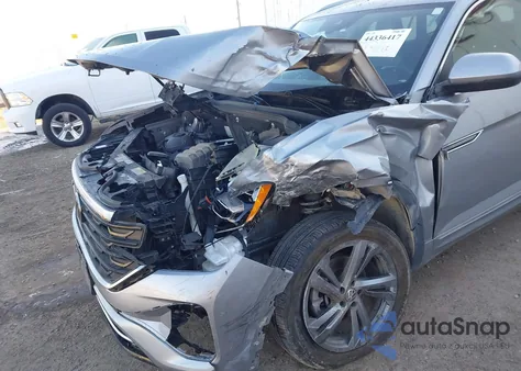 2024 Volkswagen Atlas Cross Sport 2.0T Sel R-Line z USA, uszkodzony, nr VIN 1V2AE2CA5RC203465